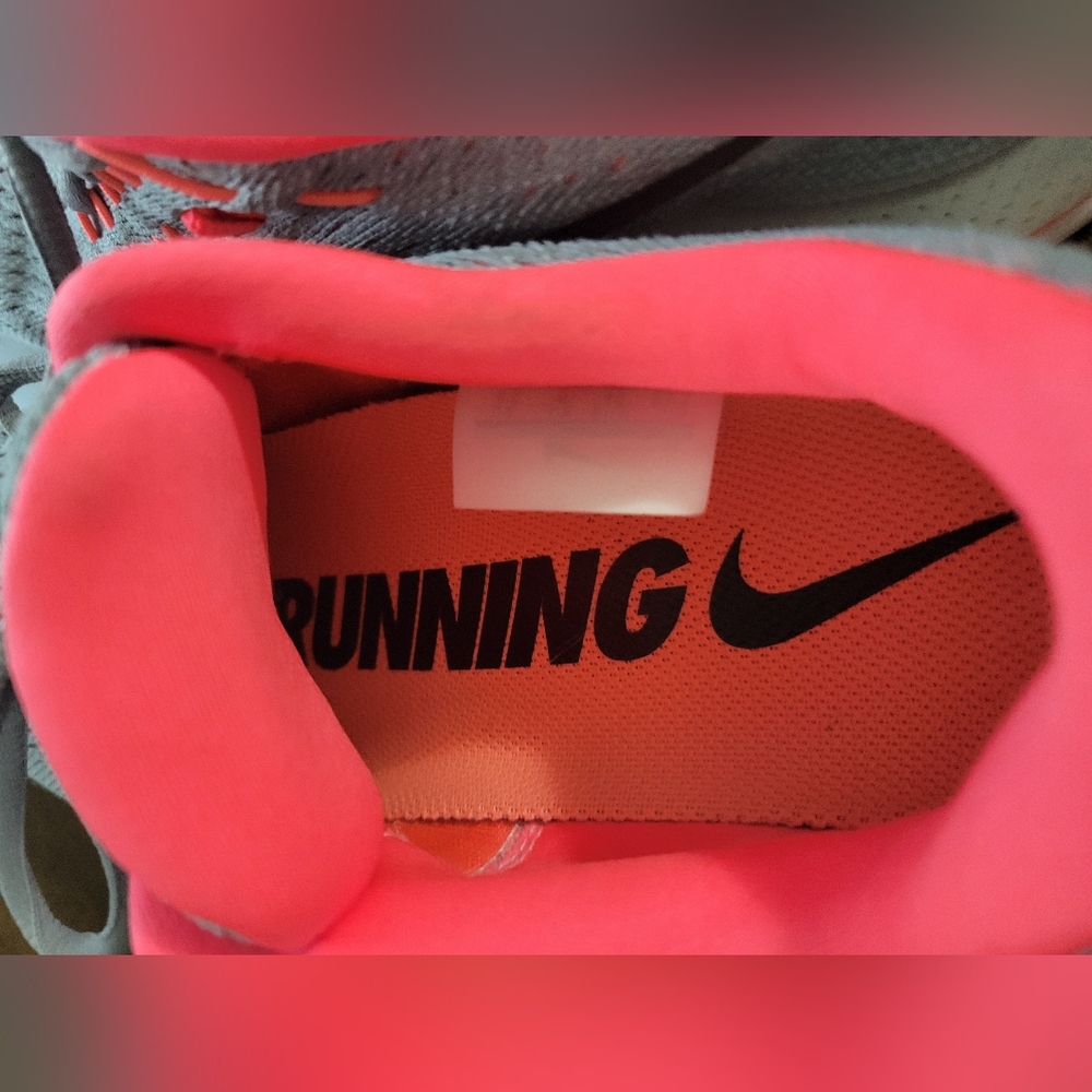 Nike Zoom Vomero 12 Women's Athletic Shoes in Gray and Pink. Like New! - Picture 4 of 7